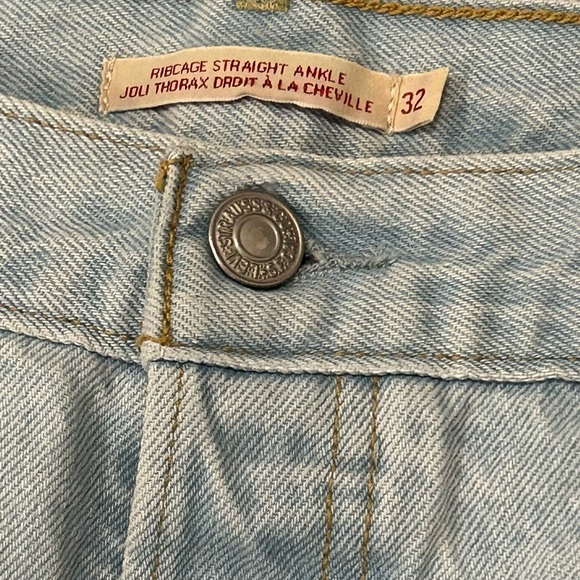 Levi’s Ribcage Straight Ankle Jeans - Picture 2 of 3